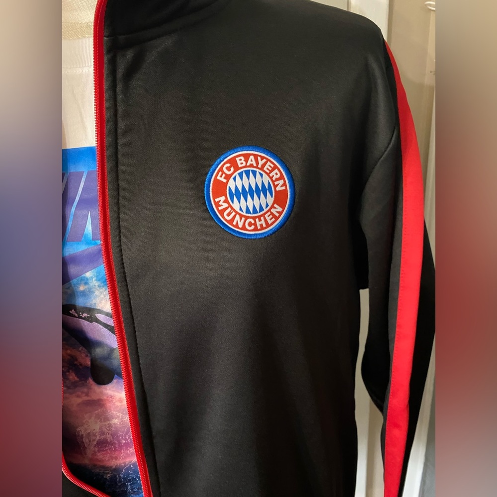 NWT FC Bayern Munchen Black Track Jacket - Size M - Picture 6 of 7